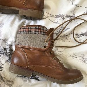 Plaid combat brown booties